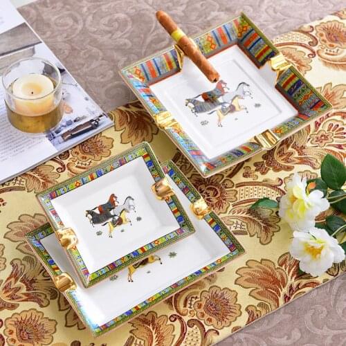 European Luxurious Cigar Gadgets Ceramic Ashtray Smoke Ivory Porcelain Portable Tobacco Cigarette Ashtray Handmade Decor Gift