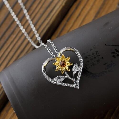 Creative Heart Shaped Inlaid Crystal Sunflower Women Necklaces Wedding Engagement Pendant Necklace Party Accessories Jewelry