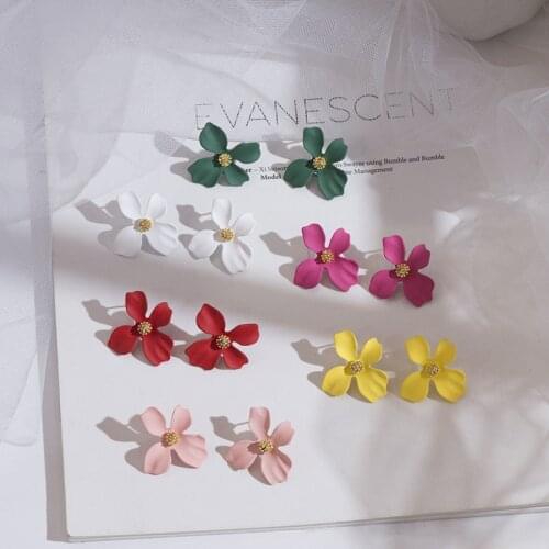 2021 New Fashion Wild Lady Temperament Personality Girl Small Fresh And Simple Color Petal Earrings