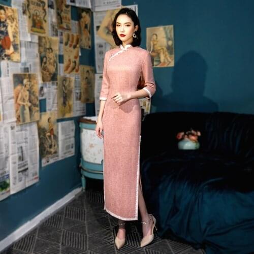 Sheng COCO Pink Long Chinese Dresses National Wind China Chamois Velvet Cheongsam Chinese Wedding Dress Women Retro Lace Qipao