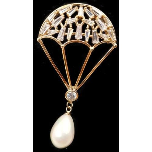 Classic Goldtone Baguette Cut CZ White Mother of Pearl Drop Hot Air Balloon Pins Brooch for Women Suit Coat Bag Cloth Accessory