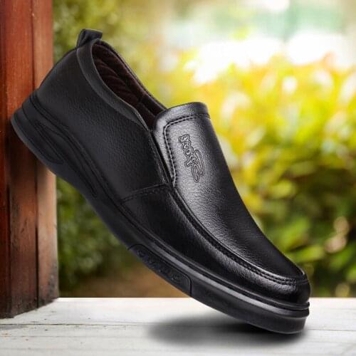 New 2021 Men Dress Shoes Genuine Leather Breathable Middle Aged Business Round Toe Wedding Footwear Male Flat