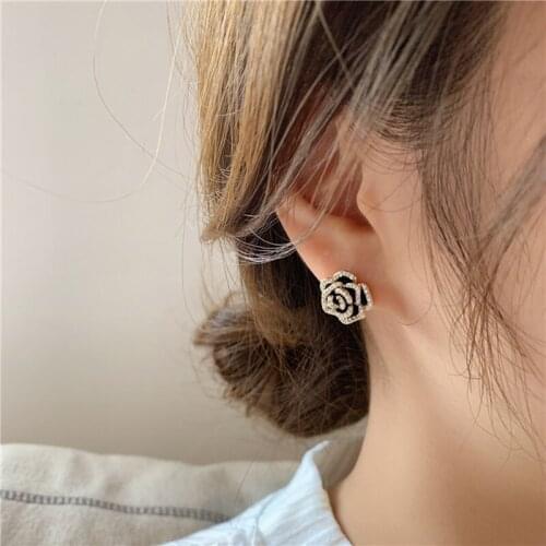 Fashion French Retro Black Camellia Earrings Female High-end Temperament Wild Earrings Earrings Jewelry