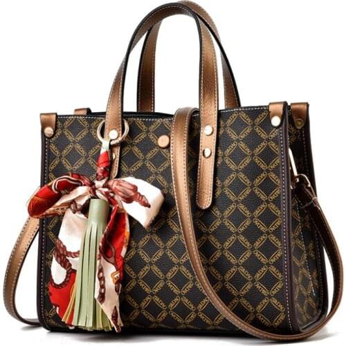 High-end series female bag 2020 new boutique messenger bag all-match shoulder bag fashion letter womens handbag totes A90028