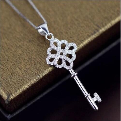 Vinnie Design Jewelry Crystal Key Pendant Necklace Fashion Jewelry for Women Valentines Gifts