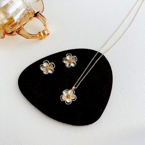 TIMEONLY Japan Fashion Shell Simulated Pearl Flower Pendant Necklaces Elegant French Necklace Birthday Gift Jewelry for Women