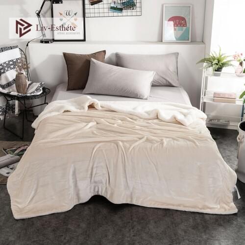 liv_Esthete Fleece Blankets On The Sofa