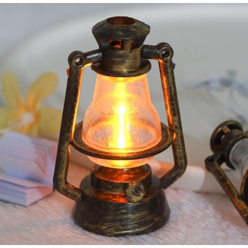 1:12 Miniature Oil Lamp Dollhouse Accessories Light up Kerosene Lantern Doll House Decor Ornaments Kids Pretend Play House Toy