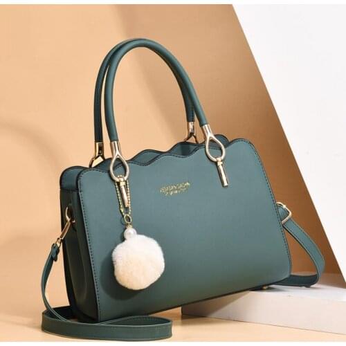 Hot-selling Womens Bags Autumn Winter Fashion Plush Ball Pendant Shoulder Messenger Bag Simple Popular Handbag Crossbody Bags