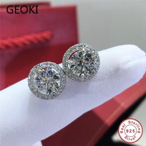 Geoki Passed Diamond Test Total 2 Ct Round Perfect Cut D Color VVS1 Moissanite Stud Earrings Luxury 925 Sterling Silver Jewelry
