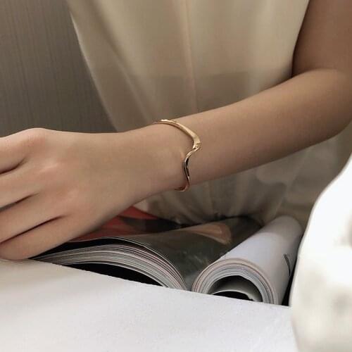 SRCOI Trendy Minimalist Wave Bracelet Mobius Twisted Geometric Bangles Simple Opening Handmade Women Daily Accessories Party