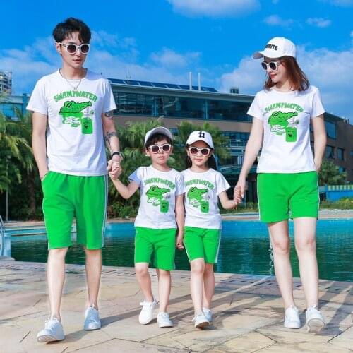 Family Matching Set 2020 Summer New Holiday Seaside Beach Mum Daughter Dad Son T-shirt+pants Family Couples Matching Clothing