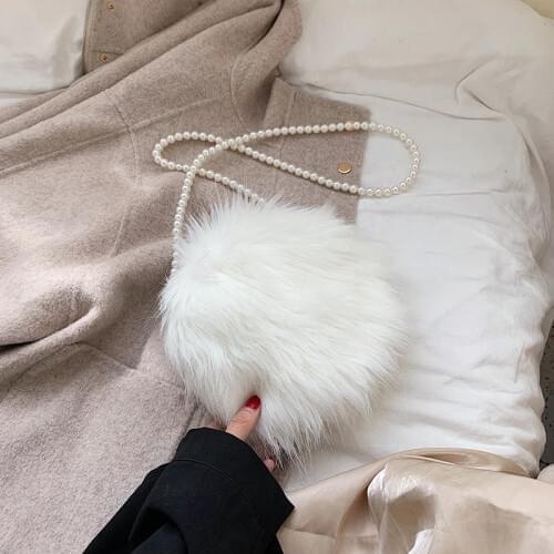 White fashion faux fur handbag soft and comfortable suede leather handbag round autumn and winter hot sale mini pearl chain bag