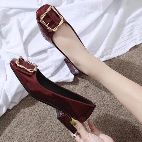 2020 New Spring And Autumn Womens Models With Metal Casual Mature Fashion Patent Leather Temperament Womens Shoes B21-57