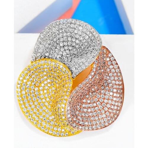 Kellybola Brooches