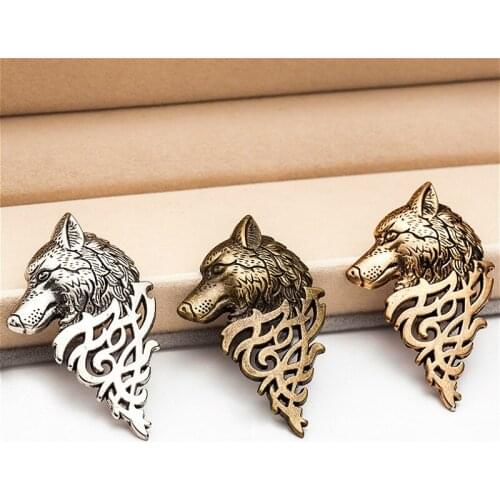 1pcs Wolf Badge Kawaii Brooch Pin for Women and Men Coat Shirt Collar Ornaments Accessory Clothes Decoration