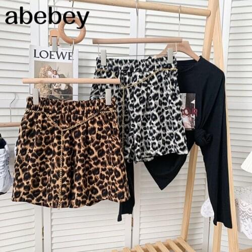 Fashion versatile Leopard Print Shorts elastic waist high waist casual wide leg Shorts with chain belt 2021 New Summer