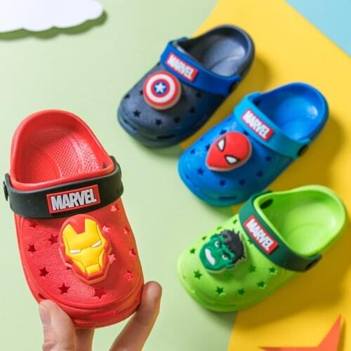 Disney childrens hole shoes spring and summer new cartoon led luminous non-slip beach slippers for boys and girls