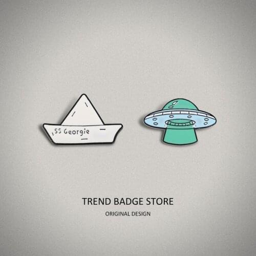 Creative cartoon little white boat spaceship brooch cute origami boat badge alloy oil drop corsage