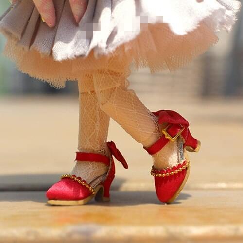 Blythes doll shoes are designed OB11 to fit in the size of stylish retro heels and are paired with large bow Olivia satin heels