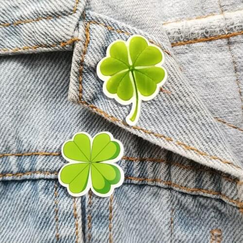 Cute Womens Brooches Vintage Pins For Backpacks Cartoon Acrylic Four Leaf Clover Jewelry Badges Shirt Scarf Hat Accessories
