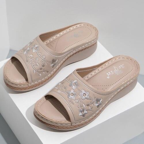 Fashion Embroidered Slippers Women Summer Open Toe Wedges Comfort Beach Shoes Mujer 2021 Outdoor Thick Bottom Slippers hh119