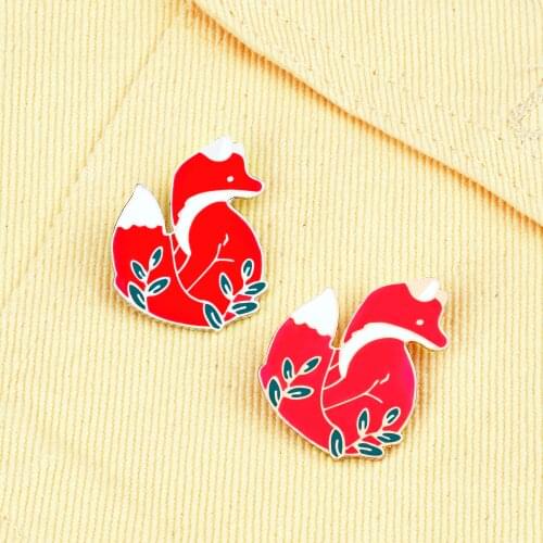 Beautiful Red Maple Leaf Fox Brooches Animal Enamel Pin Golden Sliver Badge Metal Button Lapel Pins Clothes Jewelry Friends Gift