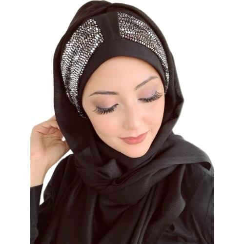 Yeni Moda Hijab Kadın 2021 Müslüman Başörtüsü Türban Şapka Eşarp Fular Pullu Payetli Gümüş Renkli Büzgü Detaylı Hazır Şal