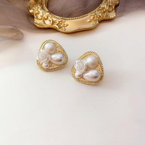 French Retro Geometric Studs Earrings Cotton Pearl Shell Flower Earrings Womens Simple Niche Temperament Jewelry Fine Discount
