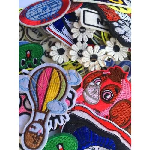 30/50/100 Pcs Embroidered Patches Mixed Random Patch Sew-On or Iron-On Clothing Lot Fashion Skull Cartoon Patch Cheap Patches