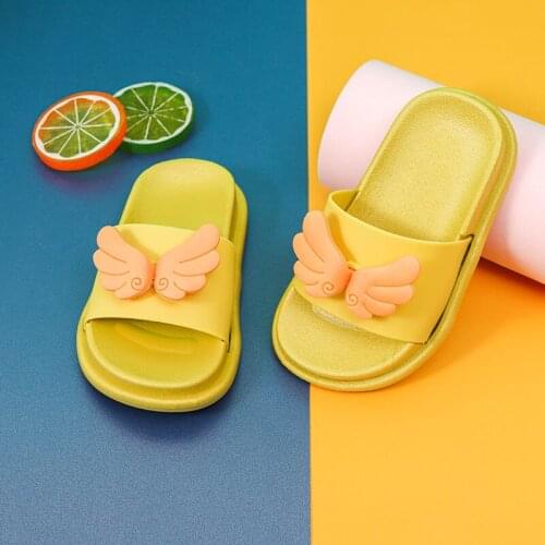 2021 New Summer childrens slippers leaves boys middle school children flat bottom wear lovely wings cool slippers girls