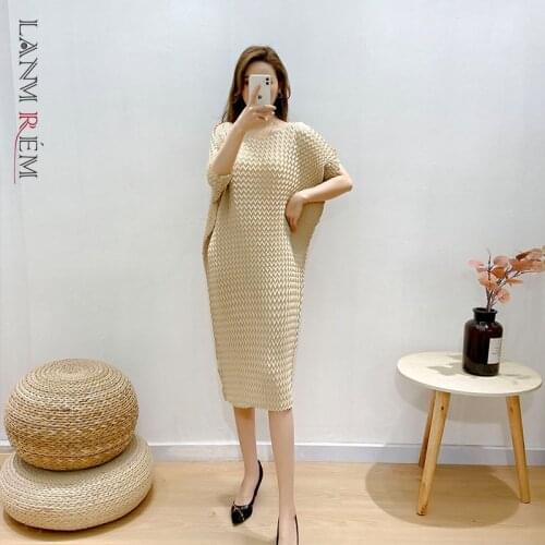 LANMREM 2021 Women Spring Summer Loose Large Size Dresses O Neck Short Sleeve Casual Office Lady Elegant Pleated Dress 2D1352