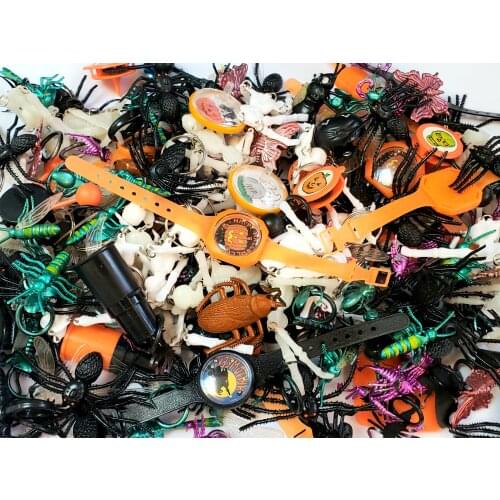 200 Piece Halloween Mixed Keychain Spin Tops Clacker Watch Insect Rings Suction Slider Puzzle Party Favor Game Novelty Gift