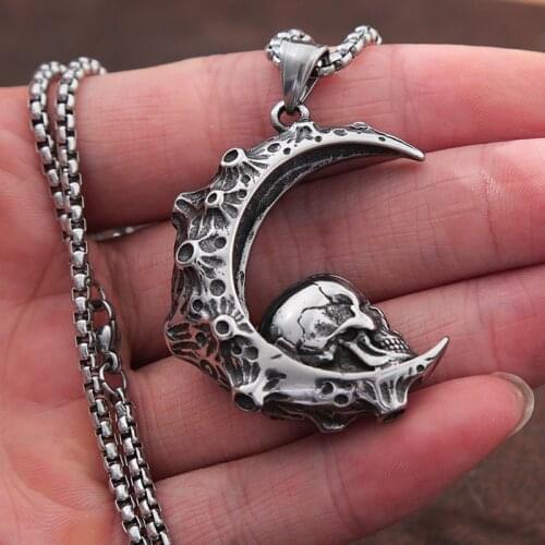 Hip Hop 3D Crescent Skull Pendant Necklace Stainless Steel Biker Skull Necklace for Men And Women Fashion Punk Gothic Jewelry