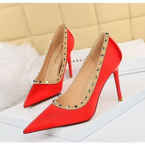2021 Luxury Women 9.5cm High Heels Valentine Royal Red Pumps Female Satin Stiletto Metal Rivets Heels Tacones Fetish Silk Shoes