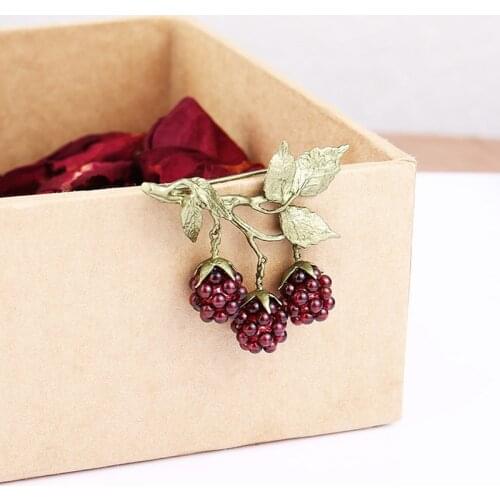 New Design Pomegranate Fruit Brooch Woman Wedding Party Clothing Silk Scarf Buckle Accessories Brooch Holiday Gift