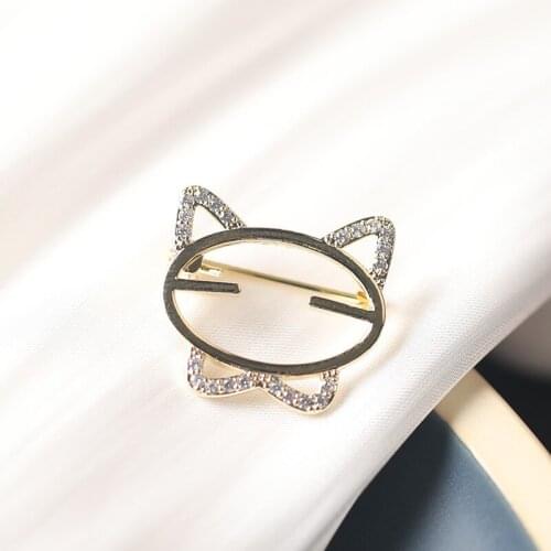 Cute Cat Brooch Fashion Suit Lapel Pins Simple Jewelry Crystal Rhinestone Scarf Buckle Hat Pin Metal Brooches Women Accessories