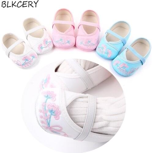 Baby Shoes for Newborn Baby Girl Crib Shoes Fashion Embtoider Flowers Princess Baby Girl Shoe Toddler Infant Footwear 1 Year Old