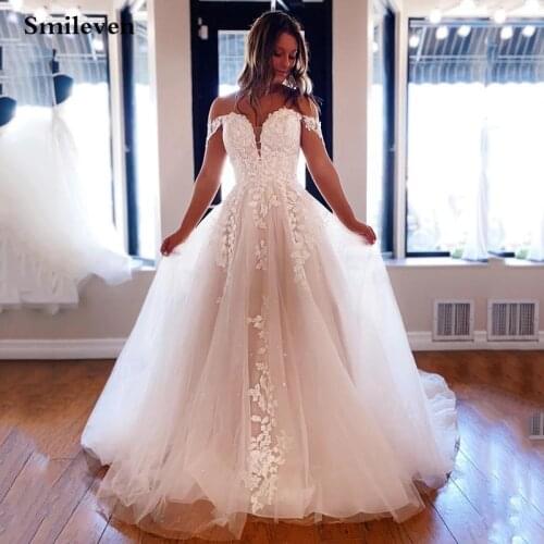 Smileven Off The Shoulder Wedding Dresses Appliqued Lace Princess Wedding Gown Boho Buttons Back Party Bride Dress 2021
