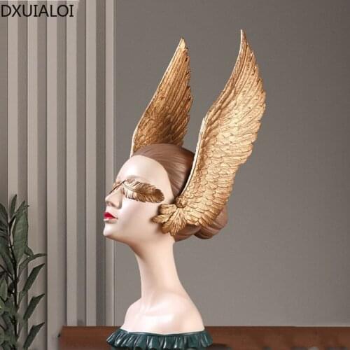 DXUIALOI European Creative Character Sculpture Resin Crafts Housewarming Gift Office Home Entrance Living Room Decoration