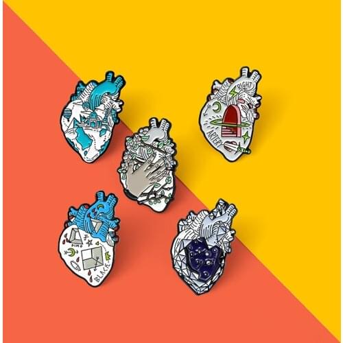 Anatomical Heart Organ Heart Enamel Pin Ocean Sky Starry Brooches Doctor Nurse Medicine Brooches for Women Gifts 2021 Wholesale