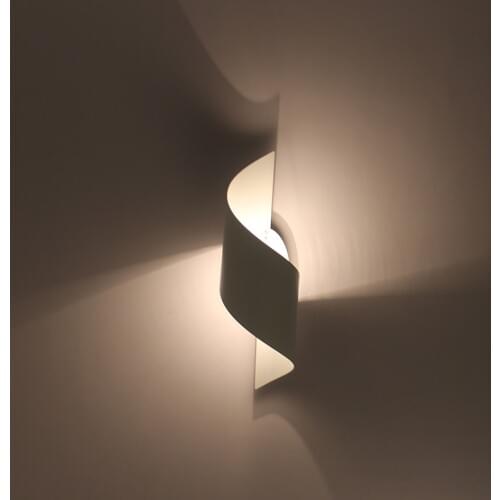 Metal Twist Wall Lamp Spiral Wall Light, E26 110V/ E27 220V, Modern Wave Decorative Sconce Wall Lighting Fixture for Living Room