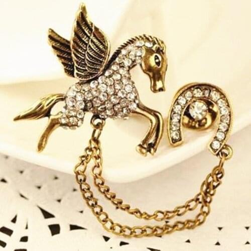 Fashion Imitation Pearl Wings Creative Rhinestone Unicorn Brooch Crystal Pegasus Breastpin Gold Color Alloy Wing Brooches Pins