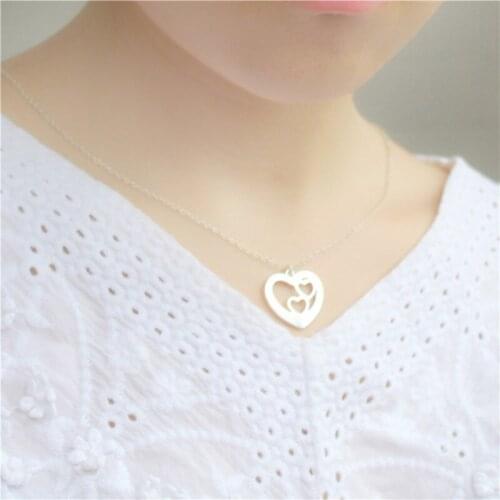 Popular in Europe and America, hollowed-out three-heart necklace as a gift for mom and girlfriend