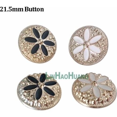 100pcs/lot plastic buttons Sewing button Apparel accessories Scrapbooking Round Black\White Flowers Pattern 21.5mm Dia