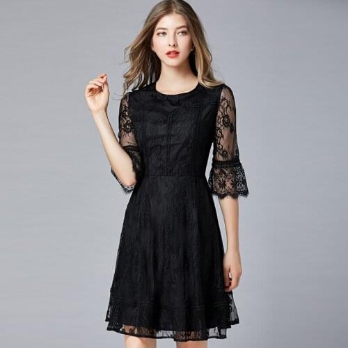 Taoyizhuai brand small black dress spring and summer new fat sister round neck 5-sleeve swing temperament large lace dress