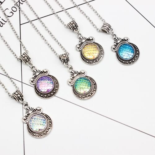 Simple Lucky Colorful Mermaid Fish Scale Necklace Beautifully Carved Magic Mirror Pendant for Womens Jewelry