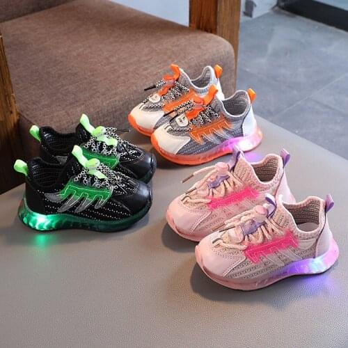 Childrens Shoes LED Lighting Sports Childrens Shoes for Boys and Girls Luminous Shoes Soft Bottom Breathable Casual Shoes