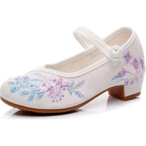 Woman Cosplay Shoes Vintage Flowers Embroidery Shoes Women Chinese Old Peking Hanfu Casual Cloth Dancing Shoes