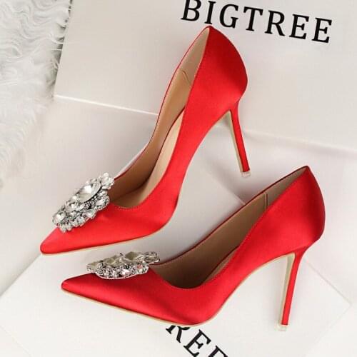 2021 Woman Elegant Big Size 10cm High Heels Rhinestone Red Pink Silk Luxury Pumps Lady Satin Crystal Scarpin Bridal Pumps Shoes